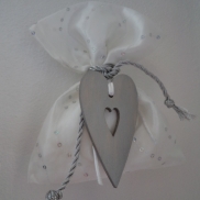 White pouch silver heart2